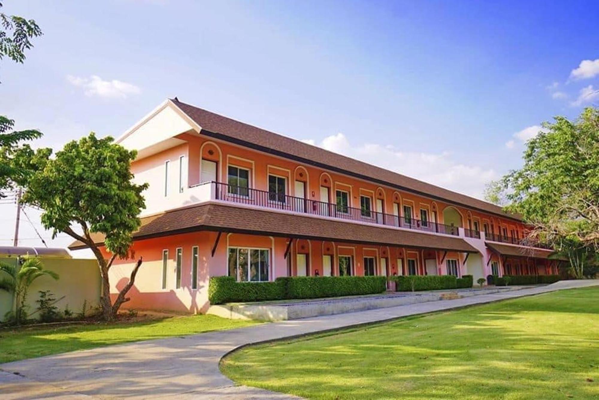 Aurora Resort Kanchanaburi Extérieur photo