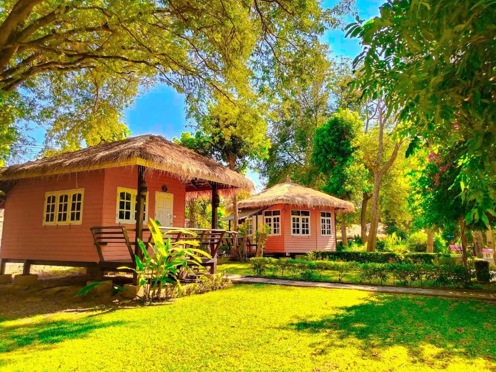 Aurora Resort Kanchanaburi Extérieur photo