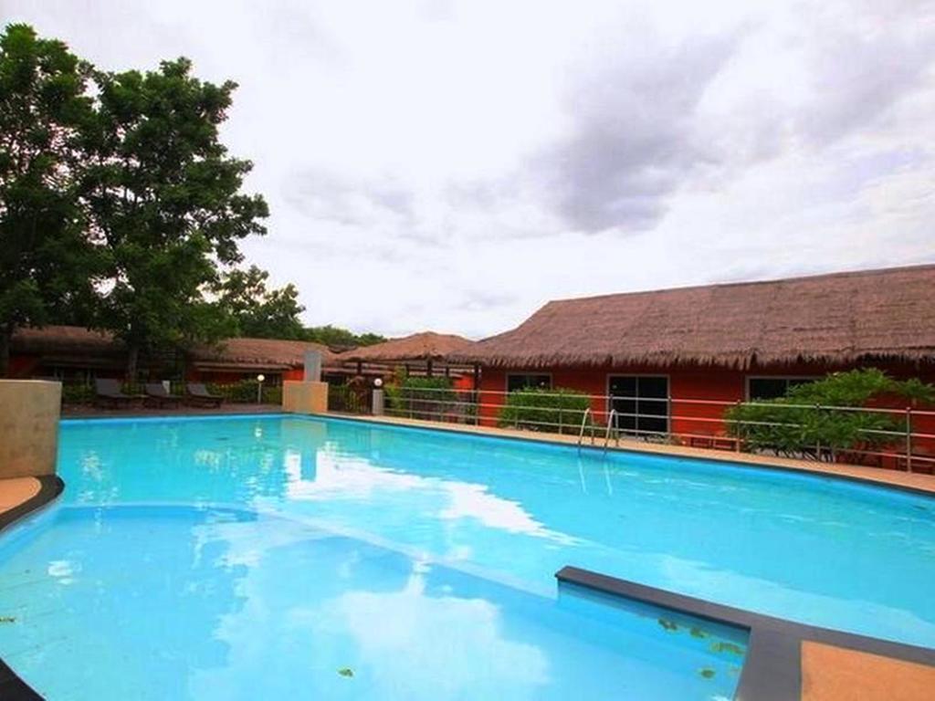 Aurora Resort Kanchanaburi Extérieur photo