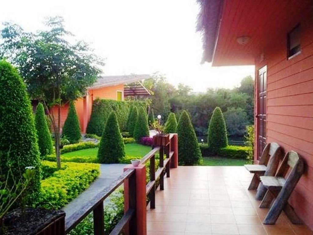 Aurora Resort Kanchanaburi Extérieur photo