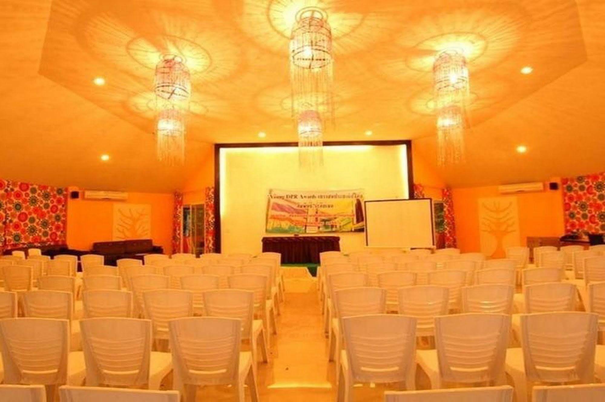 Aurora Resort Kanchanaburi Extérieur photo