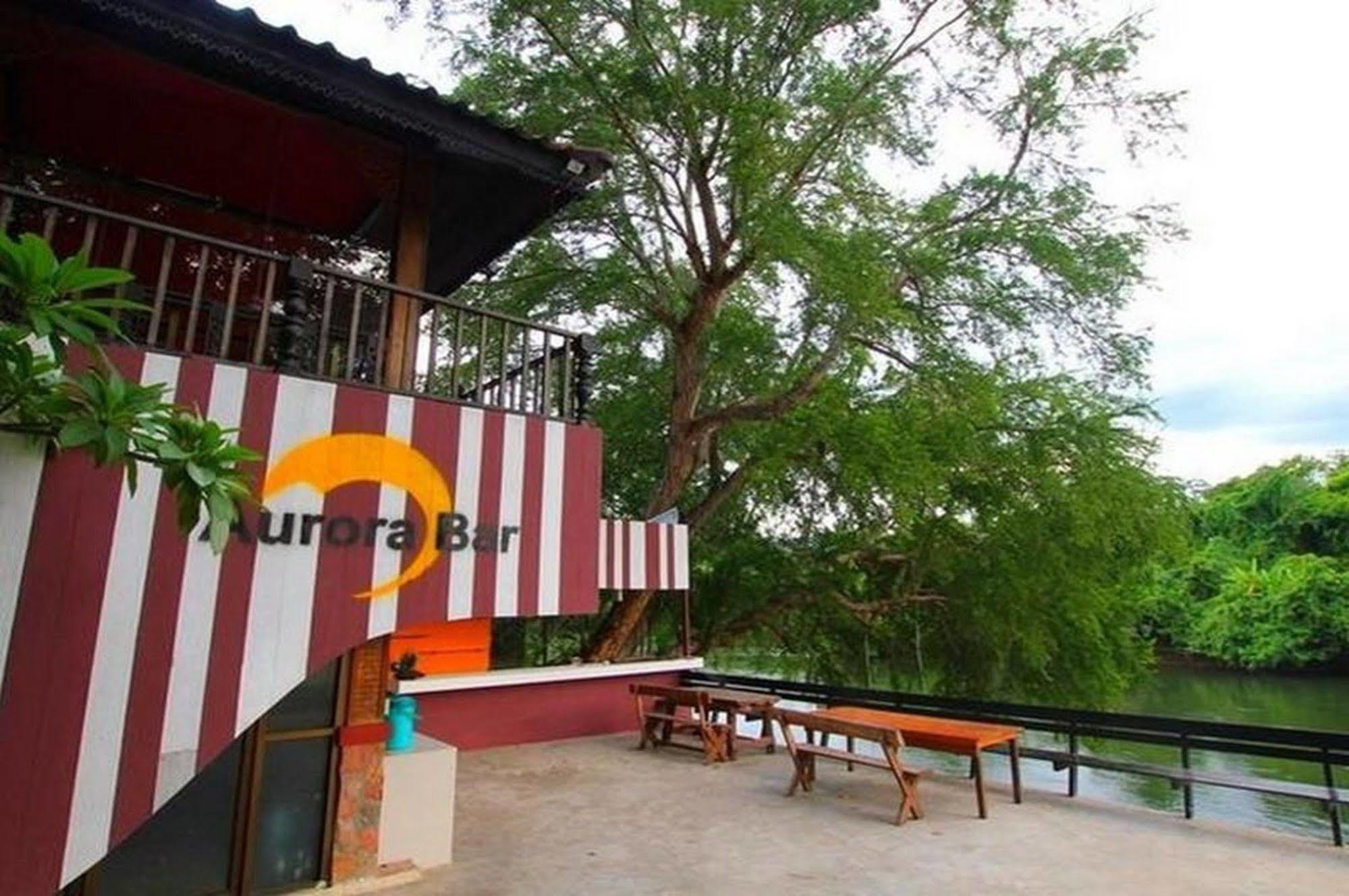 Aurora Resort Kanchanaburi Extérieur photo