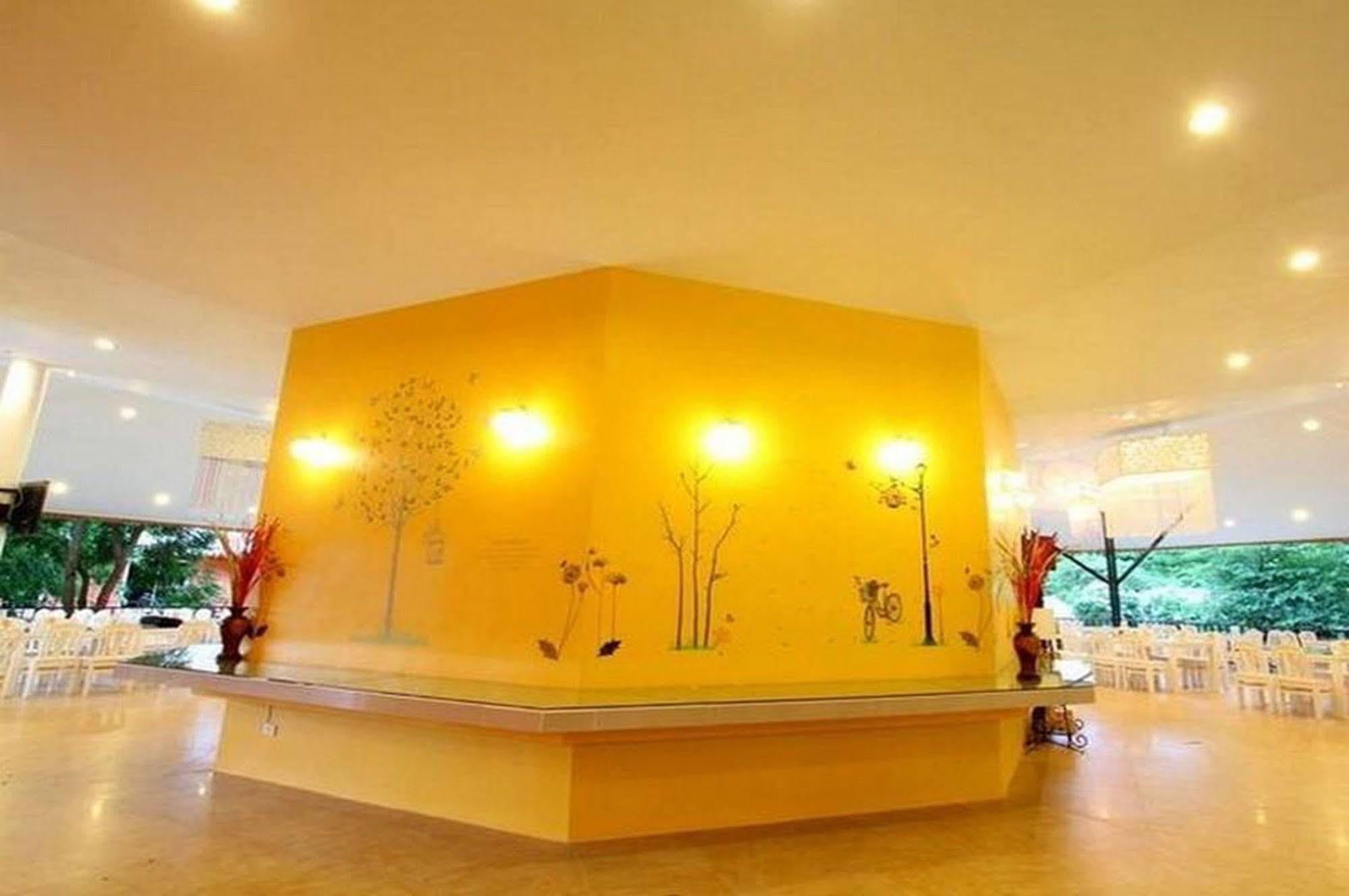 Aurora Resort Kanchanaburi Extérieur photo
