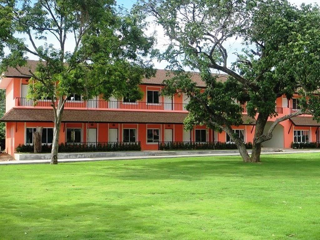 Aurora Resort Kanchanaburi Extérieur photo